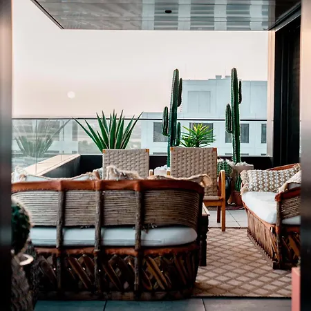 Sky21 Lux With Pool, Gym, & Views *