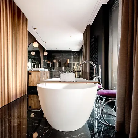 Sky21 Lux With Pool, Gym, & Views *