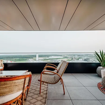 Sky21 Lux With Pool, Gym, & Views *