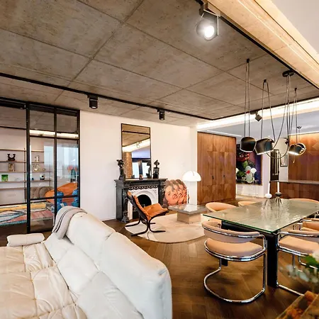 Sky21 Lux With Pool, Gym, & Views Apartment *